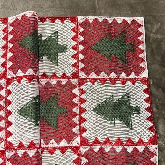FARM FRESH White Green Red Crochet Christmas Tree Print Table Runner - Picture 10 of 11